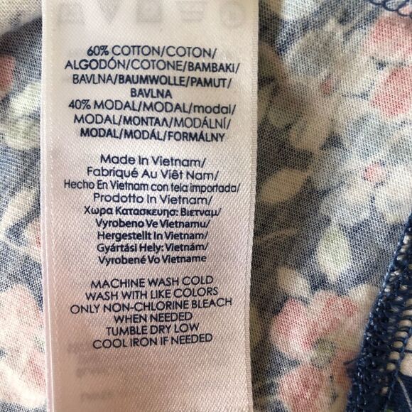 Chaps Petite Large Top with cute details - Picture 5 of 5